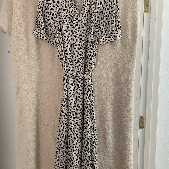 Ann Taylor Leopard Print Short Sleeve Dress Size 8 - Picture 2 of 5